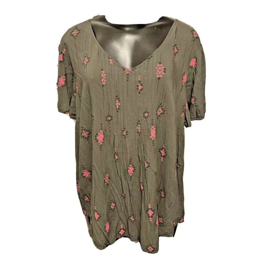 Size 2X Torrid Pleated Front V-Neck Aztec Pattern Womens Shirt Dark Green Pink